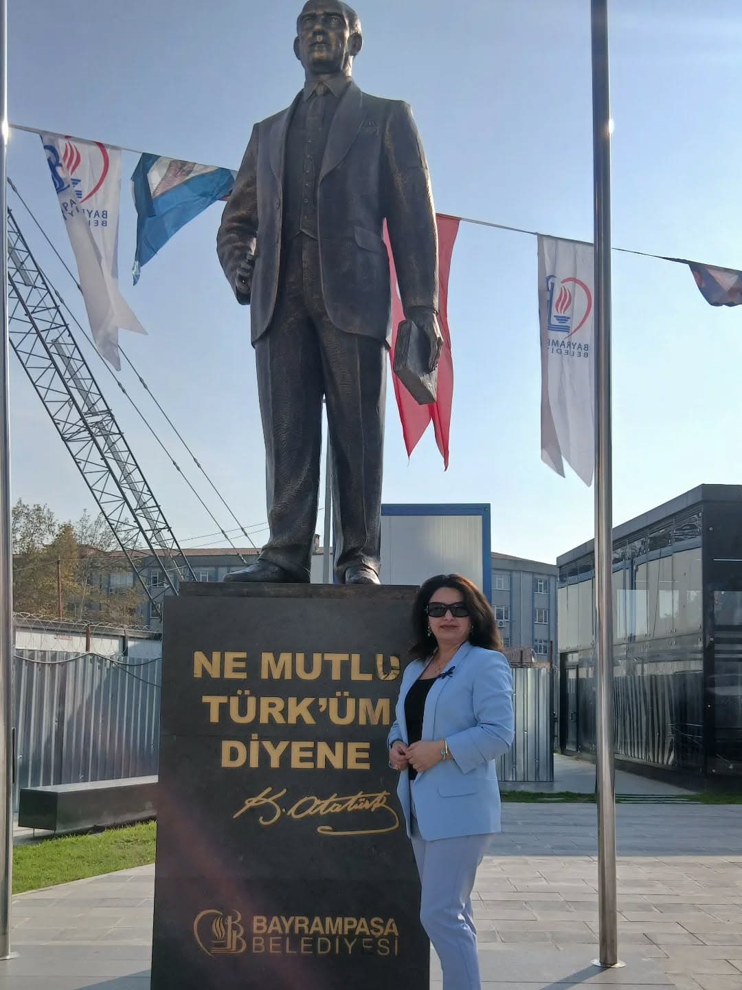 Ne Mutludu Türküm Diyene